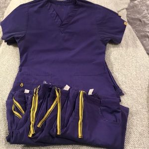 Wonder Wink scrub set 4 pairs